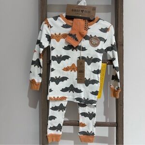 Rabbit + Bear Organic Halloween Pajama Set With Socks Size 24 Month Toddler NWT
